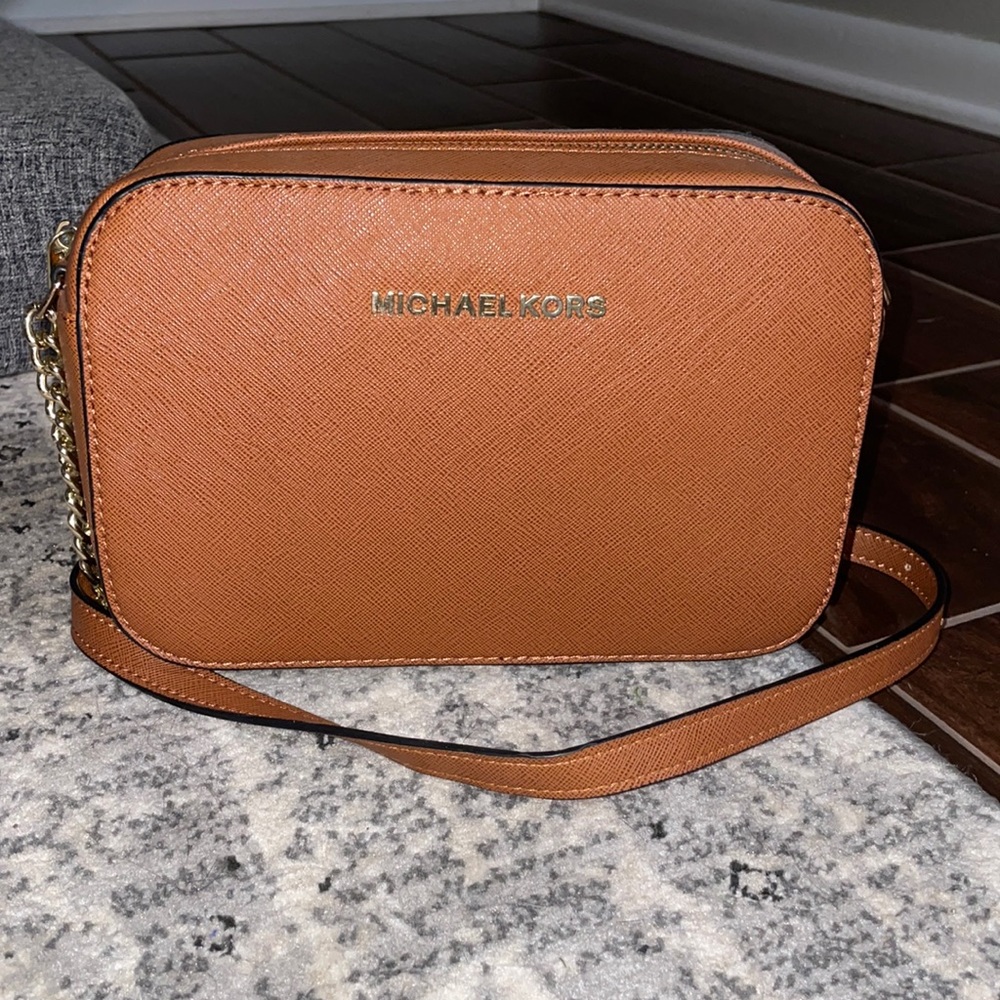 PERFECT CONDITION Michael Kors Jet Set Medium Saffiano Leather Crossbody Bag